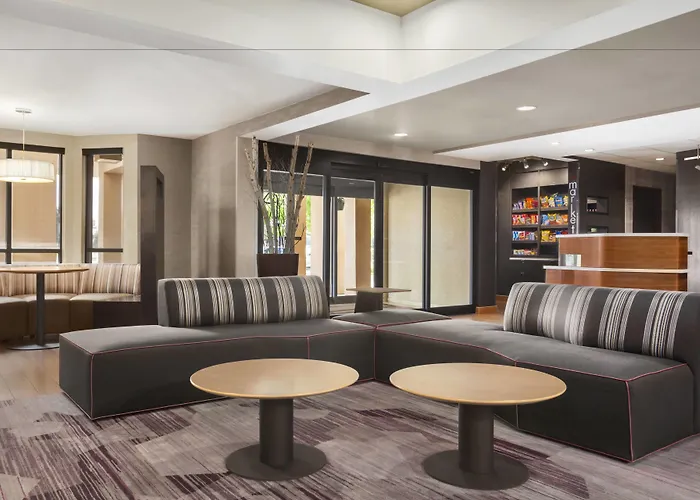Courtyard By Marriott Hotel Springfield