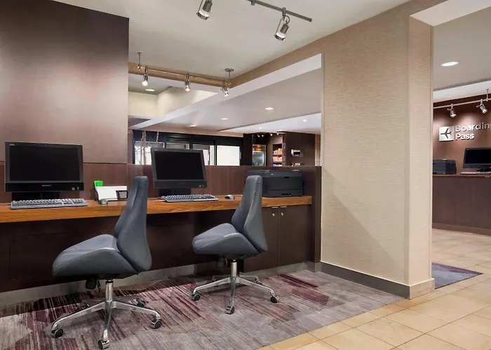 Courtyard By Marriott Hotel