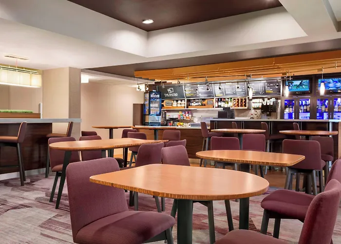 Courtyard By Marriott Hotel