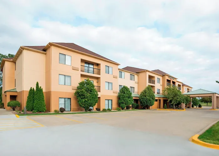 Courtyard By Marriott 3*