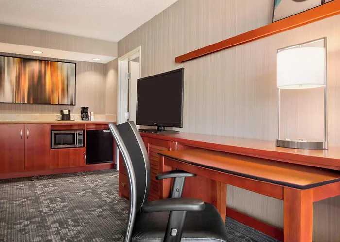Courtyard By Marriott Hotel